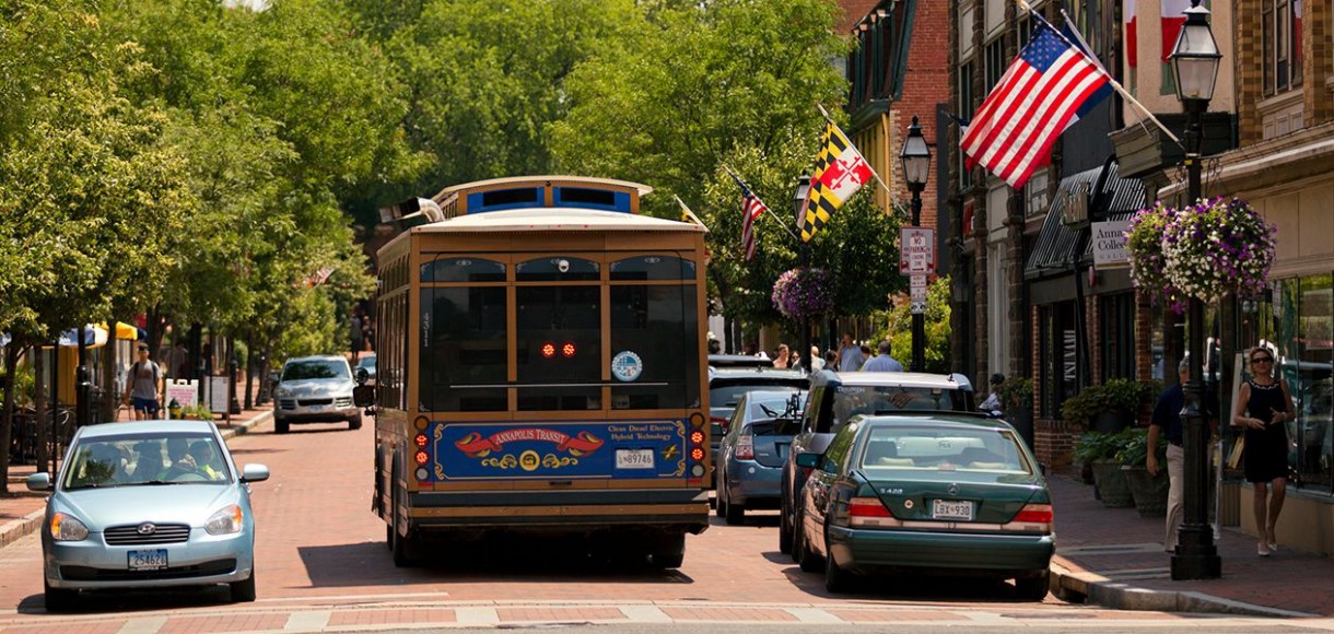 Close proximity to downtown Annapolis shops and restaurants